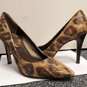 Banana Republic Python print Heels